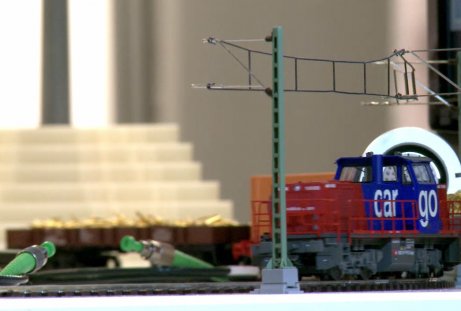 fischer_connectors_electronica_2014_fibeoptic_series_train_demo_close_up